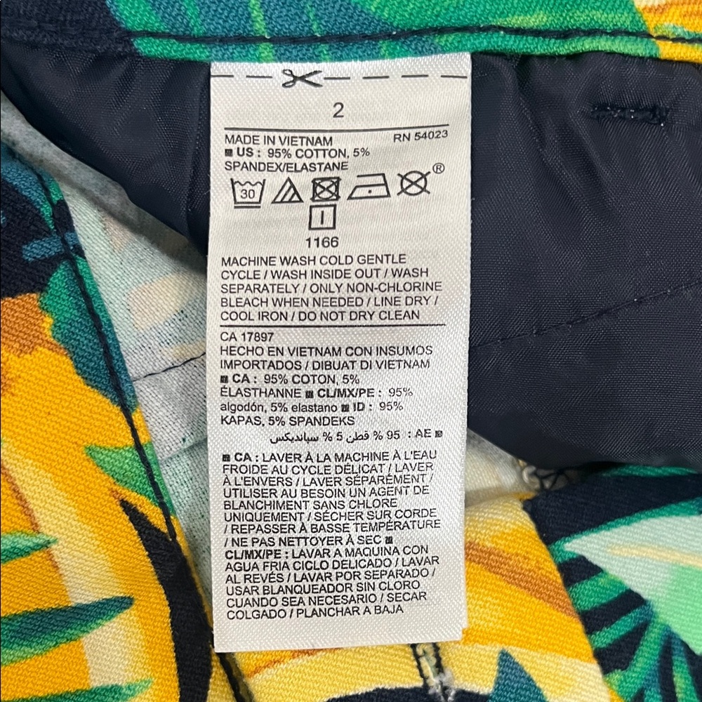 Old Navy Women’s Size 2 Green Tropical Banana Print Pixie Ankle Pants - Picture 3 of 11